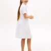 Abito a camicia con ricami e occhielli per bambina