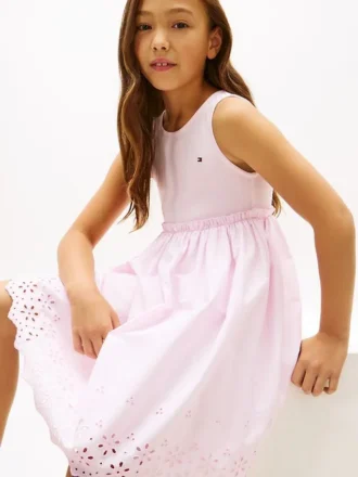 Abito combinato con ricami a occhielli per bambina