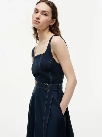 Abito midi con cintura e cuciture a contrasto