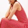 Abito midi slim fit a righe con scollo a barchetta Abito midi slim fit a righe con scollo a barchetta