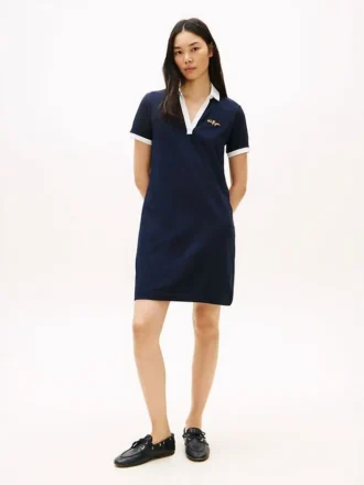 Abito polo con scritta Hilfiger ricamata