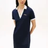 Abito polo con scritta Hilfiger ricamata Abito polo con scritta Hilfiger ricamata