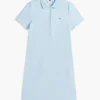 Abito polo in cotone elasticizzato dal taglio classico Abito polo in cotone elasticizzato dal taglio classico