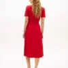 Abito polo midi con cintura e bordi a contrasto Abito polo midi con cintura e bordi a contrasto