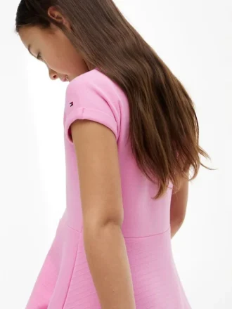 Abito skater con logo bandiera tono su tono per bambina