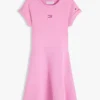 Abito skater con logo bandiera tono su tono per bambina