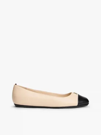 Ballerine con dettagli in metallo con logo