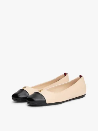 Ballerine con dettagli in metallo con logo