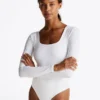 Body a maniche lunghe con scollo quadrato Body a maniche lunghe con scollo quadrato