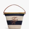 Borsa a secchiello all’uncinetto a righe nautiche Borsa a secchiello all’uncinetto a righe nautiche