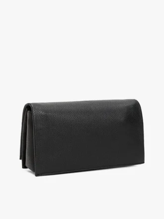 Borsa a tracolla con catena e chiusura monogramma