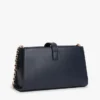 Borsa a tracolla con catena e monogramma lucido