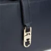 Borsa a tracolla con catena e monogramma lucido