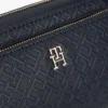 Borsa a tracolla con monogramma goffrato su tutta la superficie Borsa a tracolla con monogramma goffrato su tutta la superficie