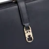 Borsa a tracolla con monogramma lucido Borsa a tracolla con monogramma lucido