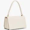 Borsa a tracolla con patta e monogramma