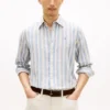 Camicia a righe in misto lino dalla vestibilità regolare Camicia a righe in misto lino dalla vestibilità regolare