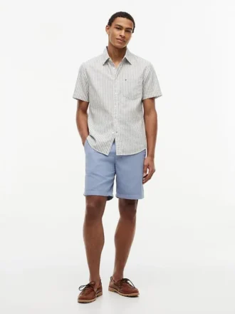 Camicia a righe in misto lino dalla vestibilità regolare Camicia a righe in misto lino dalla vestibilità regolare