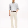 Camicia a righe in misto lino dalla vestibilità regolare Camicia a righe in misto lino dalla vestibilità regolare