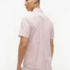Camicia a righe in misto lino dalla vestibilità regolare Camicia a righe in misto lino dalla vestibilità regolare
