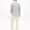 Camicia a righe in misto lino dalla vestibilità regolare Camicia a righe in misto lino dalla vestibilità regolare