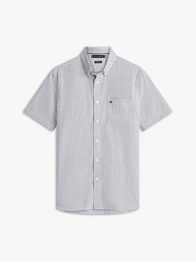 Camicia a righe in seersucker dalla vestibilità regolare Camicia a righe in seersucker dalla vestibilità regolare