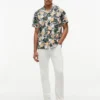 Camicia da campo a fiori tropicali, vestibilità regolare Camicia da campo a fiori tropicali, vestibilità regolare