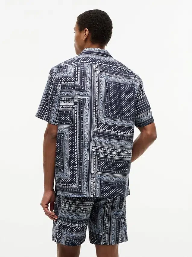 Camicia da campo patchwork bandana dal taglio classico Camicia da campo patchwork bandana dal taglio classico