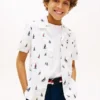 Camicia elasticizzata con stampa all-over a tema velico per bambini