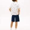 Camicia elasticizzata con stampa all-over a tema velico per bambini