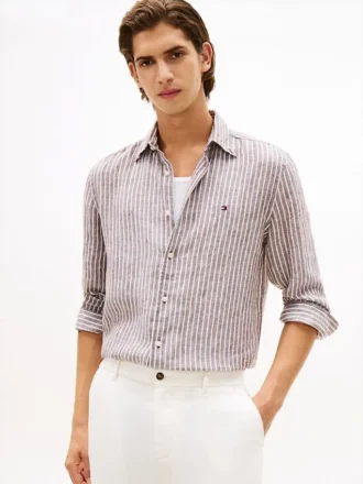 Camicia in lino a righe dal taglio regolare