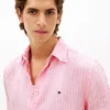Camicia in lino a righe dal taglio regolare Camicia in lino a righe dal taglio regolare