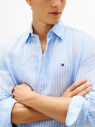 Camicia in lino a righe dal taglio regolare