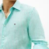 Camicia in lino a righe dal taglio regolare Camicia in lino a righe dal taglio regolare