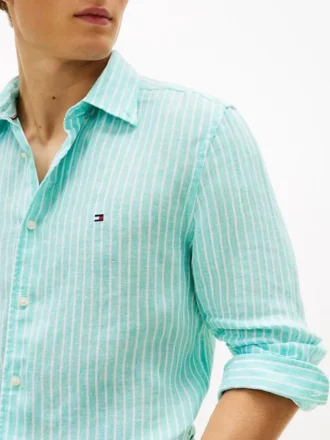 Camicia in lino a righe dal taglio regolare