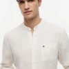 Camicia in lino con colletto a fascia e vestibilità regolare Camicia in lino con colletto a fascia e vestibilità regolare