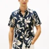 Camicia in misto cotone e lino con stampa tropicale Camicia in misto cotone e lino con stampa tropicale