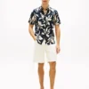 Camicia in misto cotone e lino con stampa tropicale Camicia in misto cotone e lino con stampa tropicale
