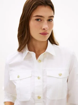 Camicia in popeline con bottoni dorati e vestibilità comoda