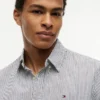 Camicia Oxford elasticizzata a righe, vestibilità regolare Camicia Oxford elasticizzata a righe, vestibilità regolare