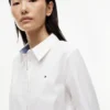 Camicia Oxford elasticizzata dalla vestibilità regolare Camicia Oxford elasticizzata dalla vestibilità regolare
