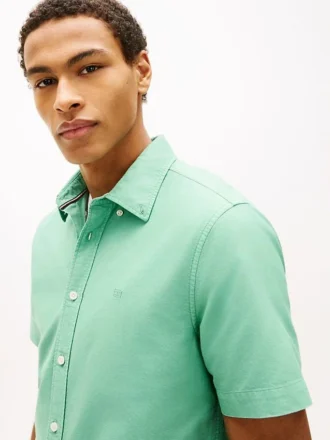 Camicia Oxford tinta in capo, vestibilità regolare Camicia Oxford tinta in capo, vestibilità regolare