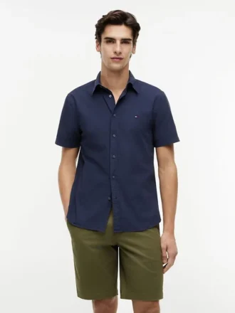 Camicia Regular Fit tinta in capo