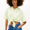 Camicia Tommy Jeans in misto lino con lacci sul davanti Camicia Tommy Jeans in misto lino con lacci sul davanti