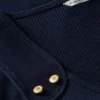 Canotta slim fit in stile nautico con bottoni dorati
