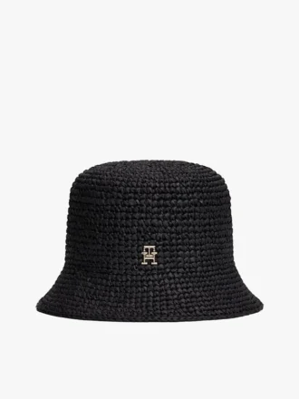 Cappello a secchiello in rafia lavorato all’uncinetto