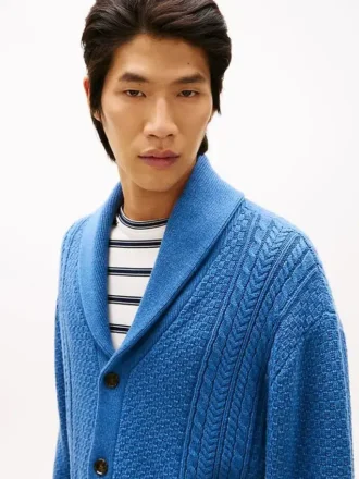 Cardigan con collo a scialle e lavorazione a trecce Cardigan con collo a scialle e lavorazione a trecce