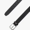Cintura in pelle con passante con bandiera Cintura in pelle con passante con bandiera