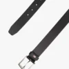 Cintura in pelle con passante con bandiera Cintura in pelle con passante con bandiera
