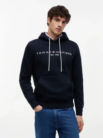 felpa con cappuccio e logo tommy ricamato 1 8 330x440 - Felpa con cappuccio e logo Tommy ricamato